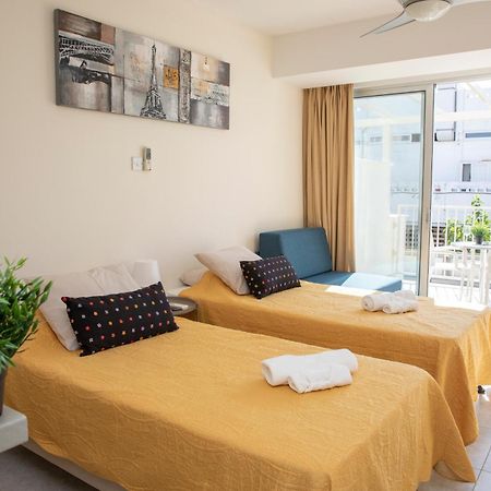 Harbour Lights Studio Apartments Paphos Exterior photo
