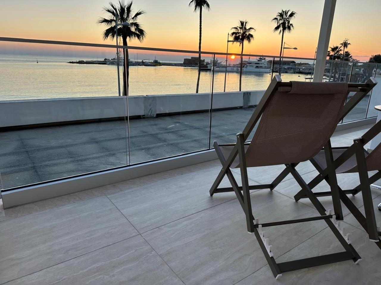 Harbour Lights Studio Apartments Paphos Exterior photo