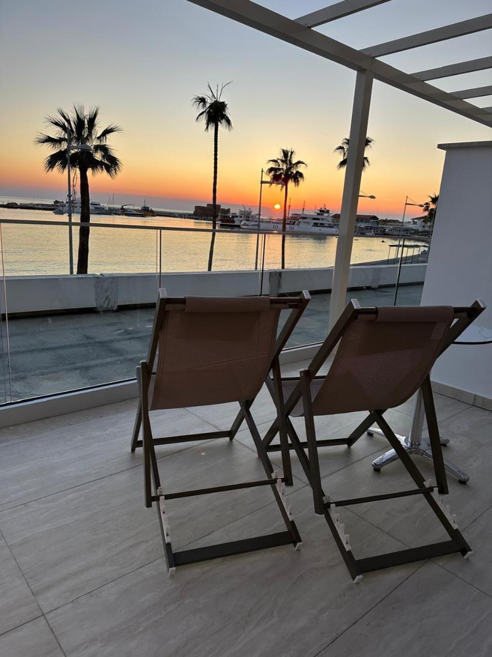 Harbour Lights Studio Apartments Paphos Exterior photo
