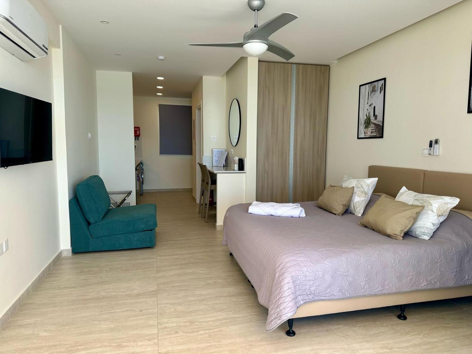 Harbour Lights Studio Apartments Paphos Exterior photo