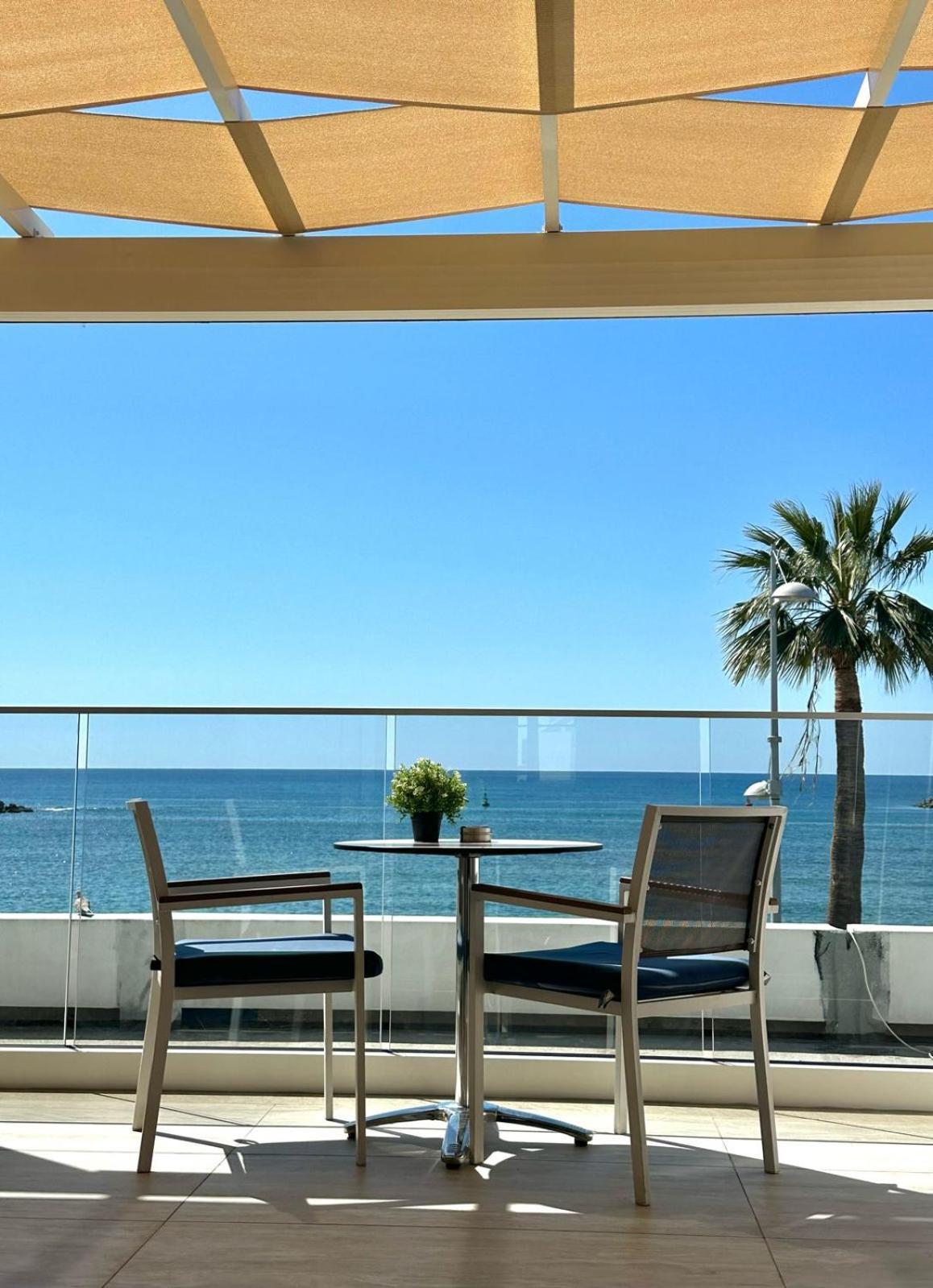 Harbour Lights Studio Apartments Paphos Exterior photo