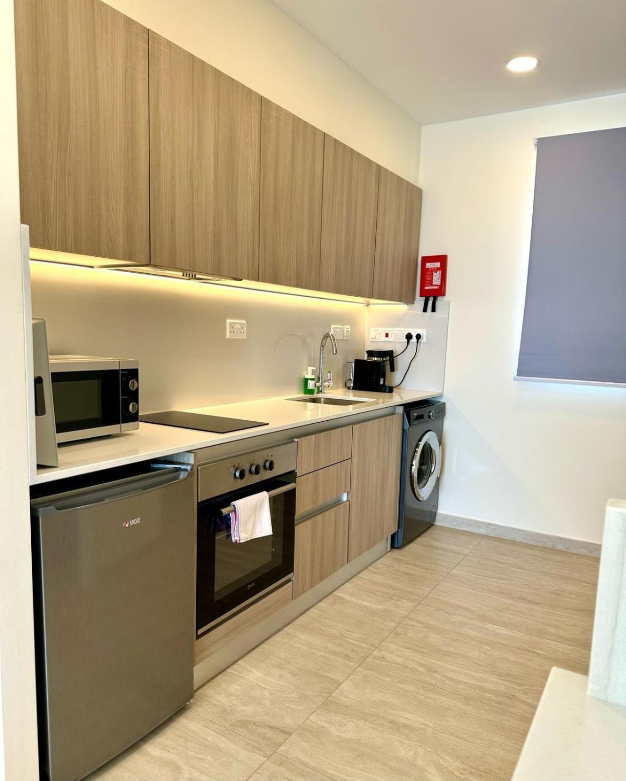 Harbour Lights Studio Apartments Paphos Exterior photo