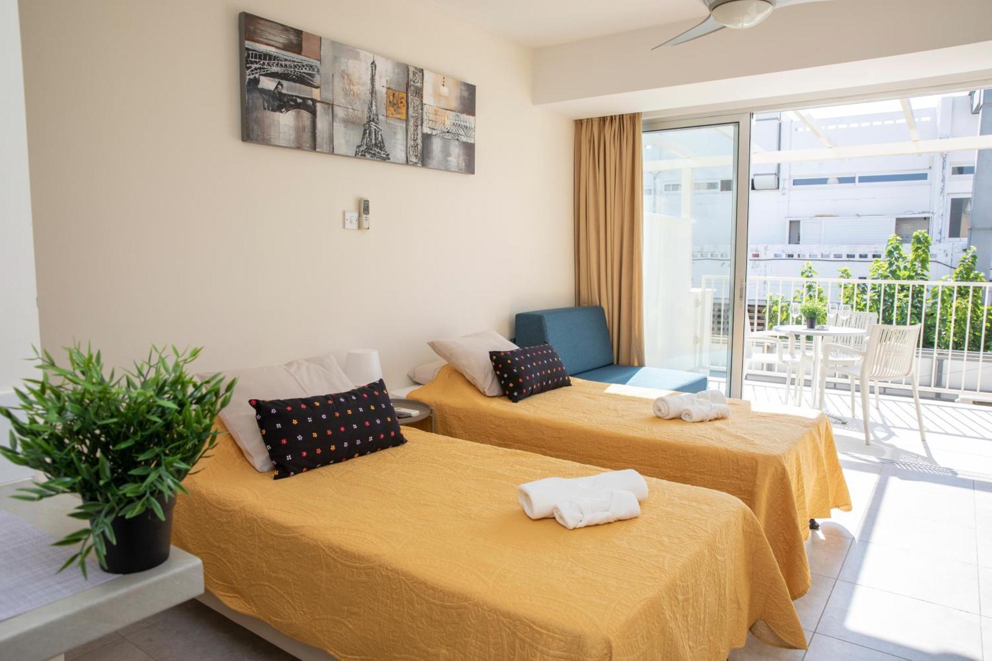 Harbour Lights Studio Apartments Paphos Exterior photo