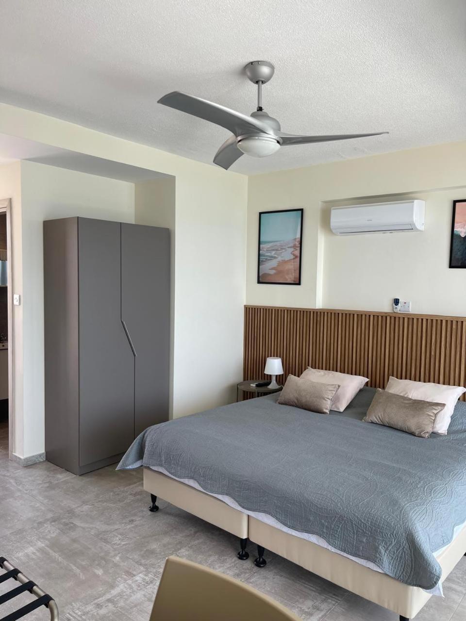Harbour Lights Studio Apartments Paphos Exterior photo
