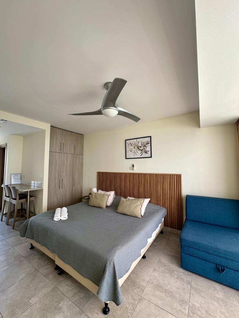 Harbour Lights Studio Apartments Paphos Exterior photo